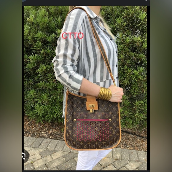 Louis Vuitton Limited Edition Perforated Musette Bag (Monogram & Fuchsia ) - Picture 4 of 16